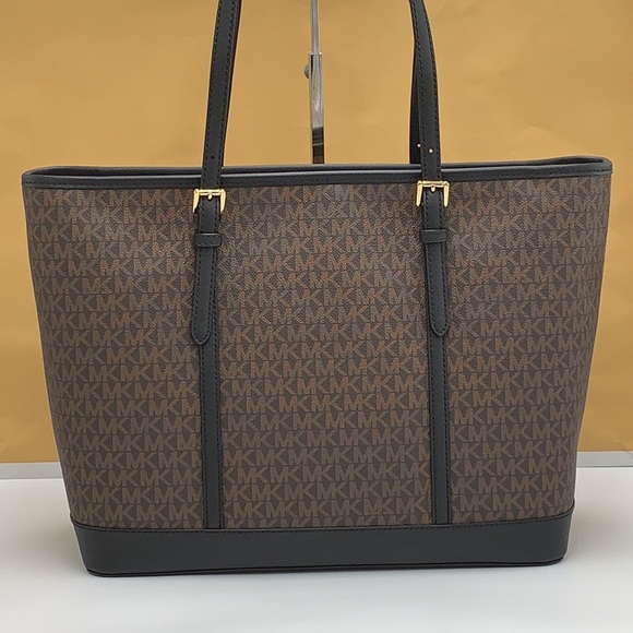 MICHAEL KORS OUTLET
Jet Set Travel Large Logo Tote Bag - Picture 13 of 14